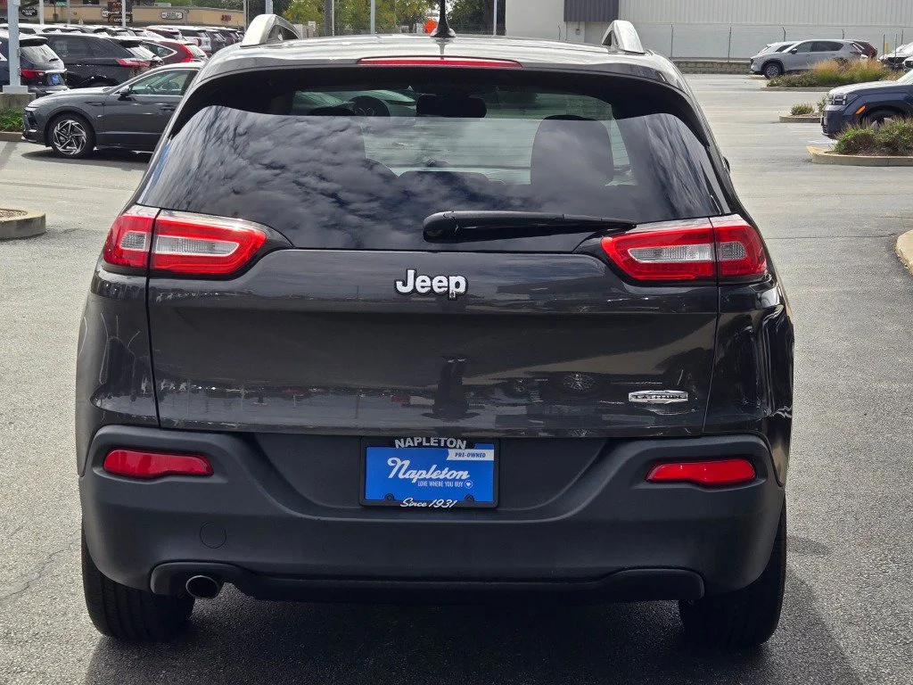 Used 2014 Gray Jeep Latitude image 11