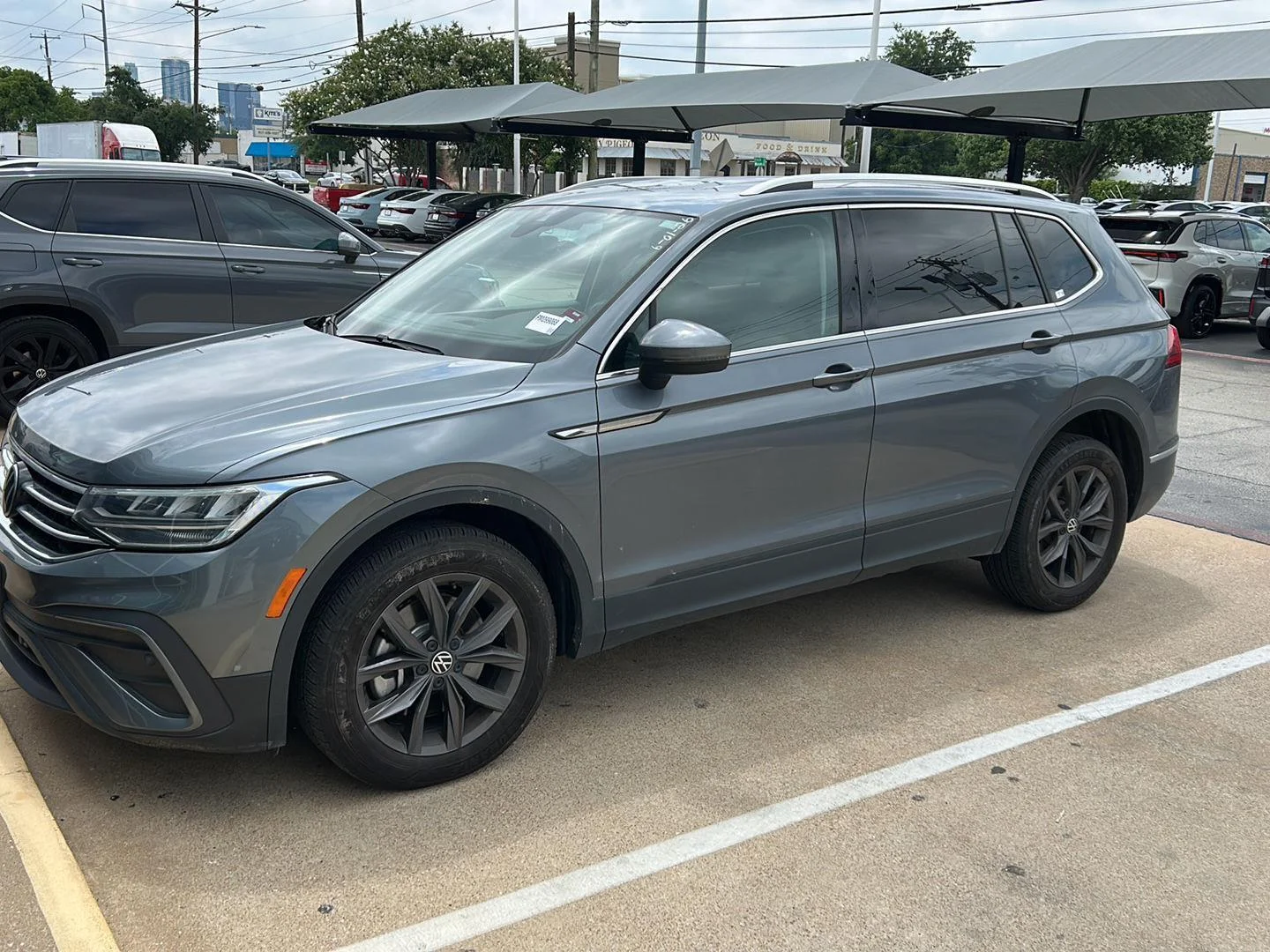 Used 2023  Volkswagen SE image 1