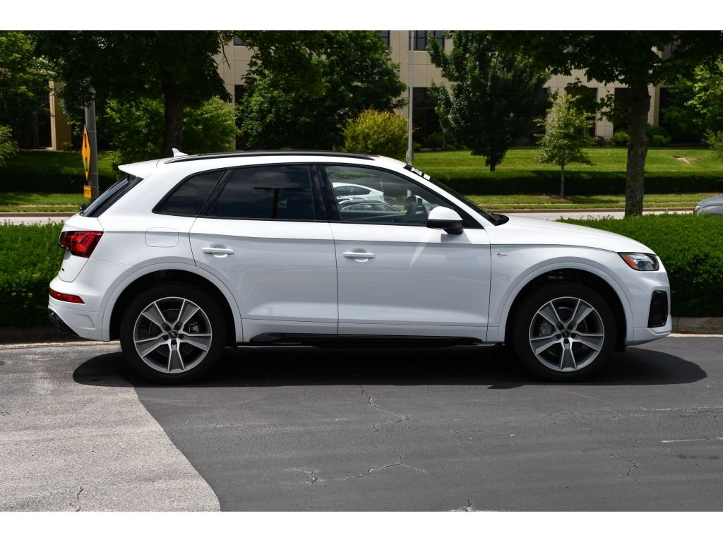 Used 2025 Glacier White Metallic Audi S line Premium image 3