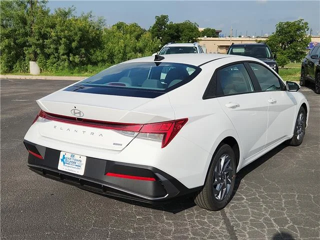 New 2026 Serenity White Pearl Hyundai  image 4