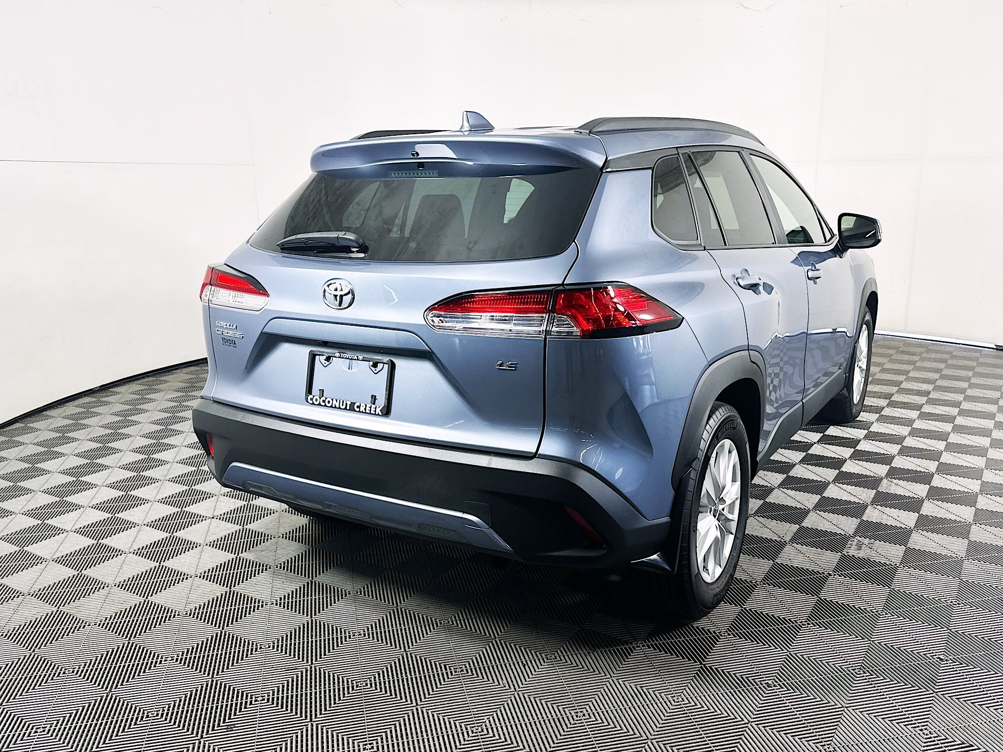 Used 2023 Celestite Toyota LE image 3