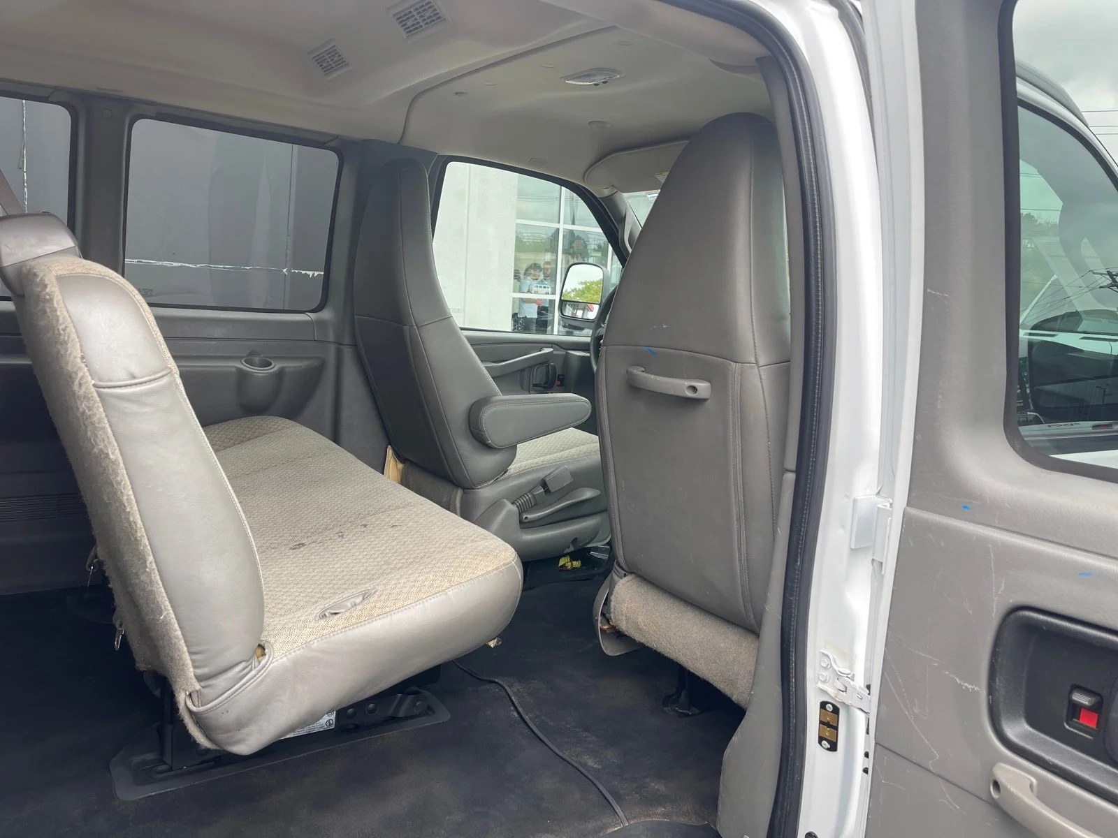 2023 Chevrolet Express Passenger LS - Photo 38