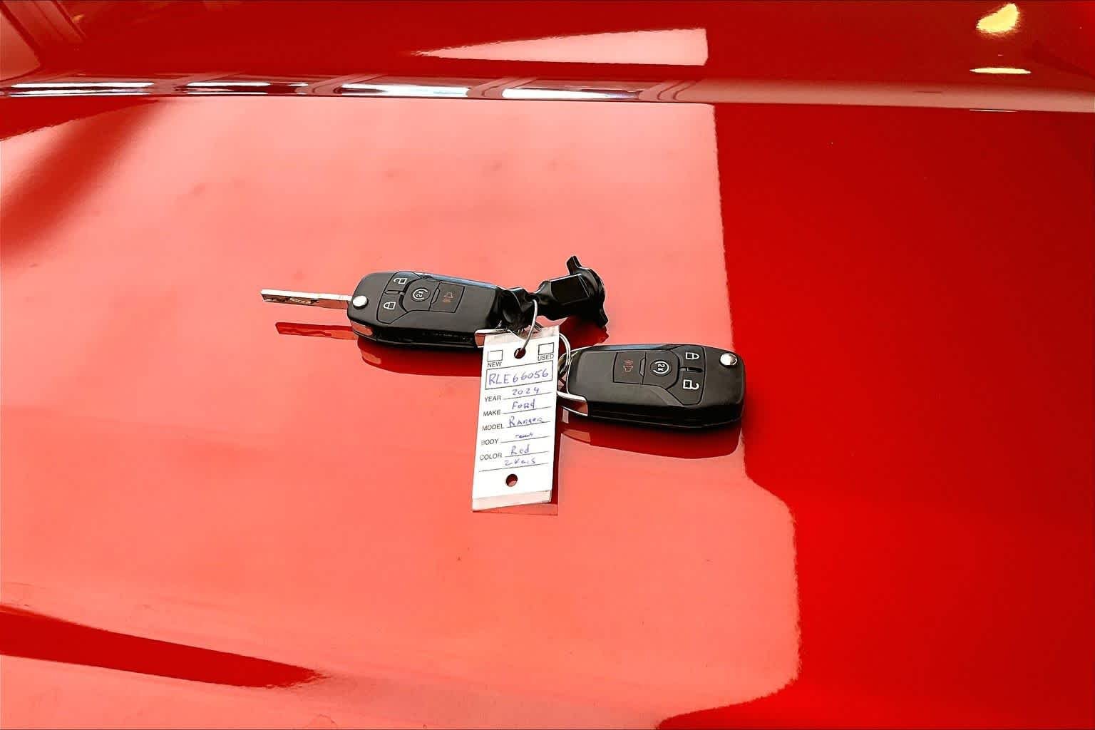 Used 2024 Hot Pepper Red Tinted Clearcoat Ford XLT image 15