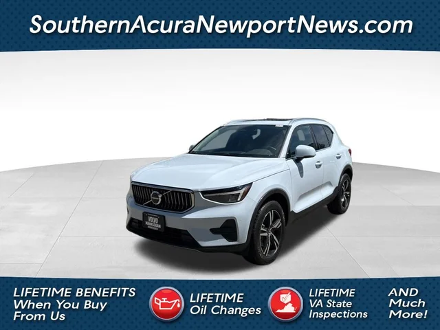 2025 Volvo XC40 B5 Core