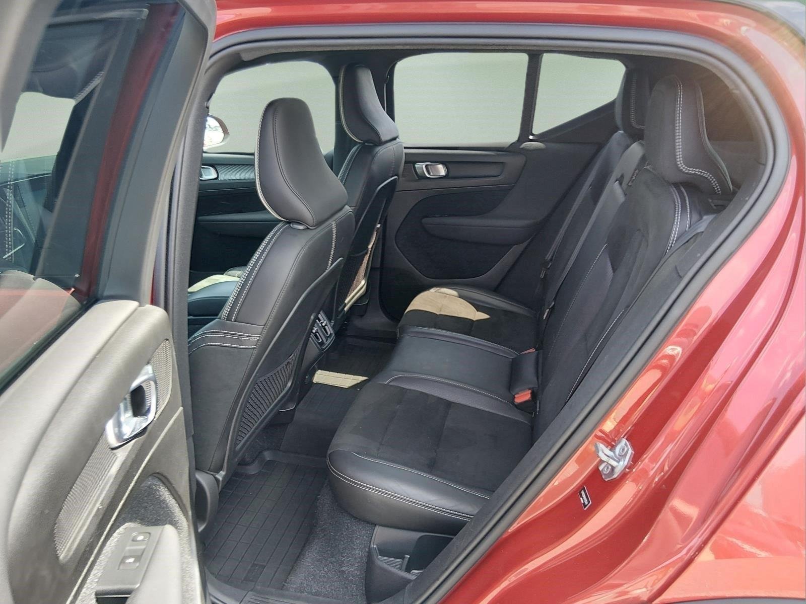 Used 2019 Fusion Red Metallic Volvo R-Design image 19