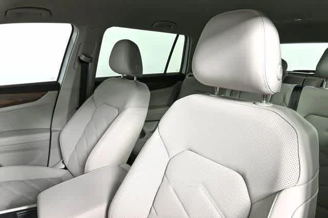 New 2026 Opal White Pearl Volkswagen 2.0T SE image 5