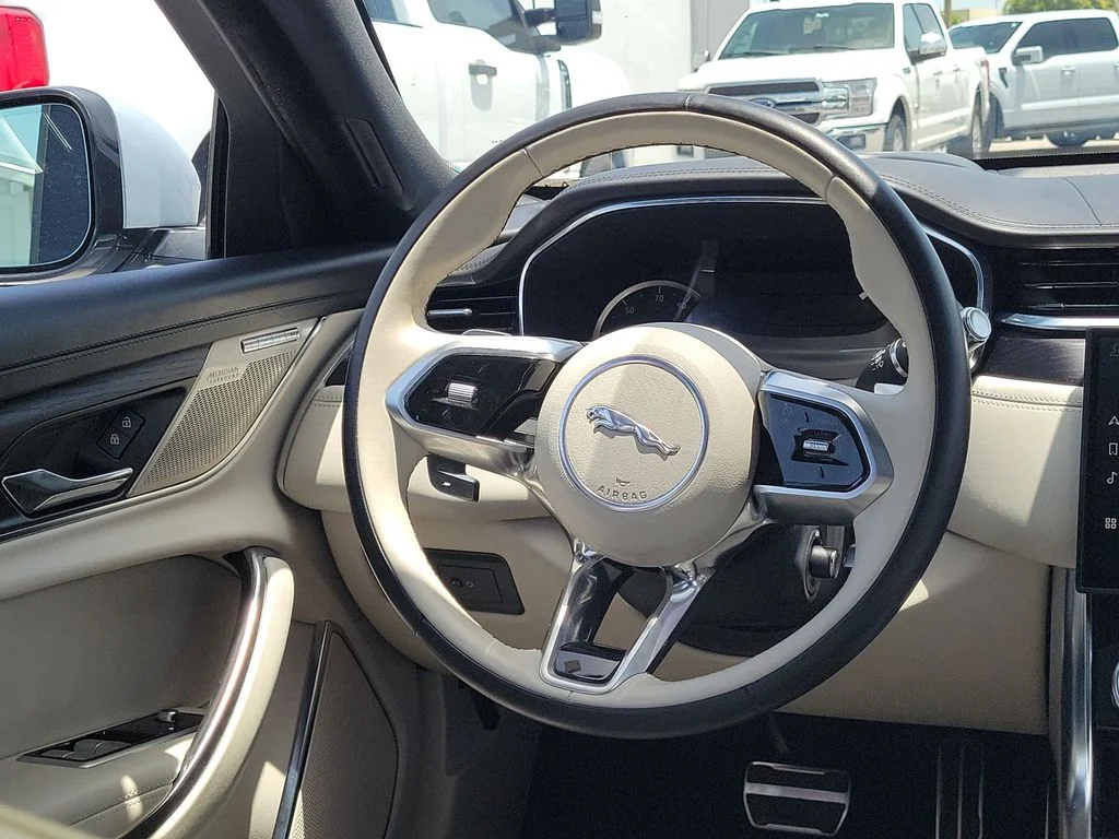 Used 2022 Silver Jaguar SE image 14