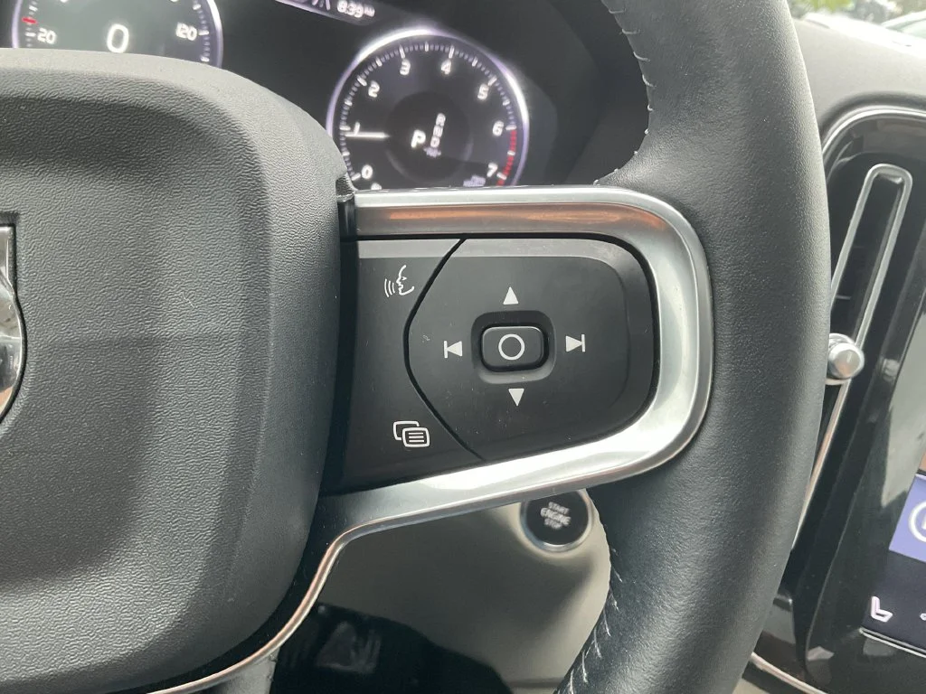 Used 2020 White Volvo Momentum image 26