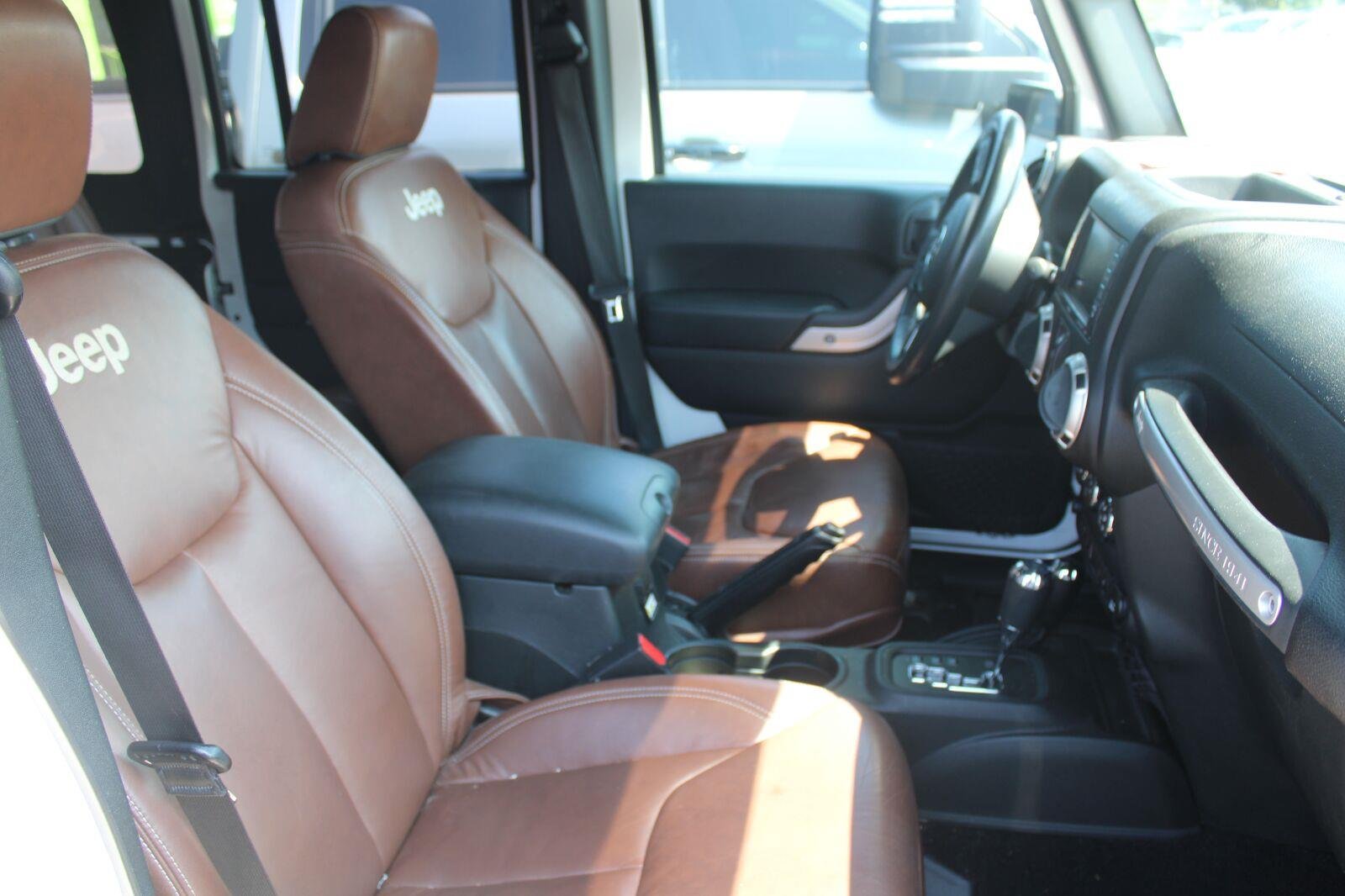 Used 2017 Bright White Clearcoat Jeep Sahara image 4