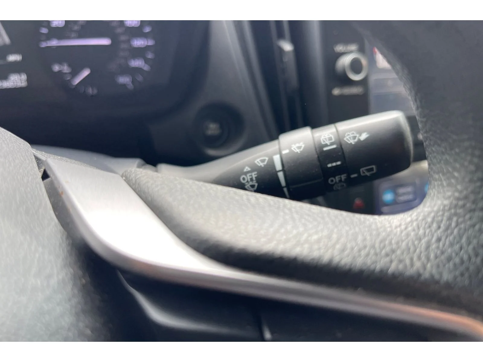 Used 2024 CRYSTAL BLACK SIL Subaru Base image 35