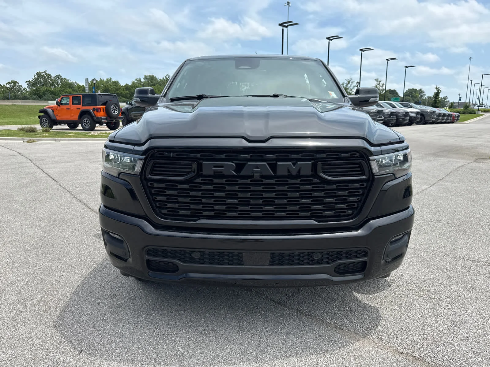 New 2026 Diamond Black Crystal Pearl-Coat Exterior Paint RAM Big Horn image 3