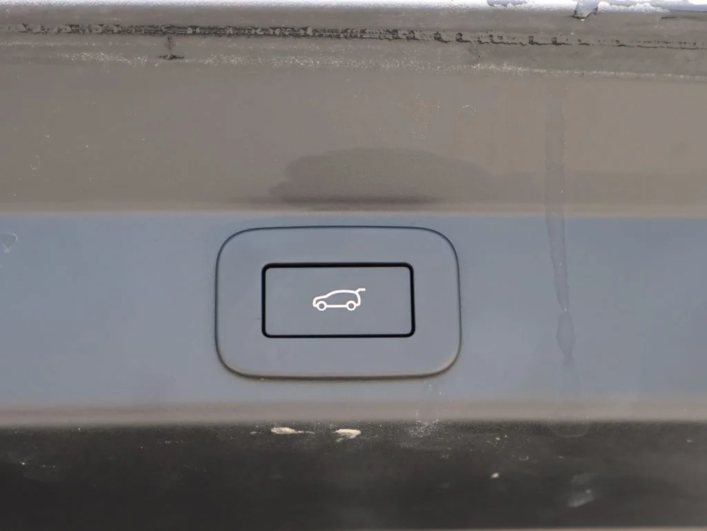 Used 2024 Carpathian Gray Premium Metallic Land Rover Dynamic SE image 38