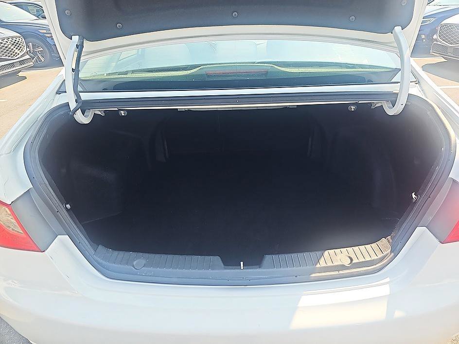 Used 2014 Pearl White Hyundai GLS image 29