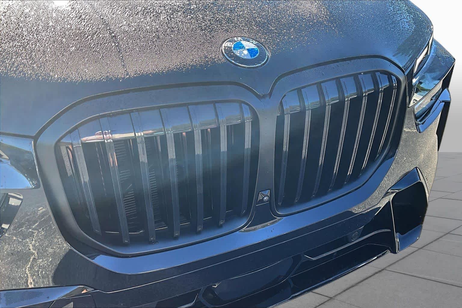 Used 2025 Black Sapphire Metallic BMW xDrive40i image 30