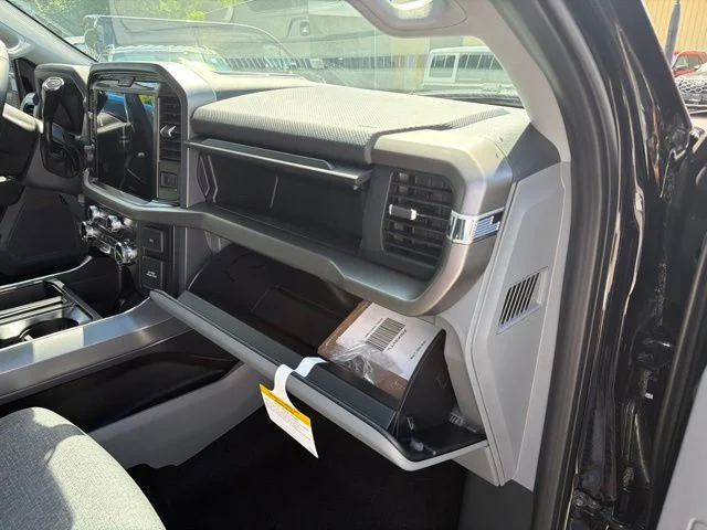 New 2026 Agate Black Metallic Ford XLT image 40