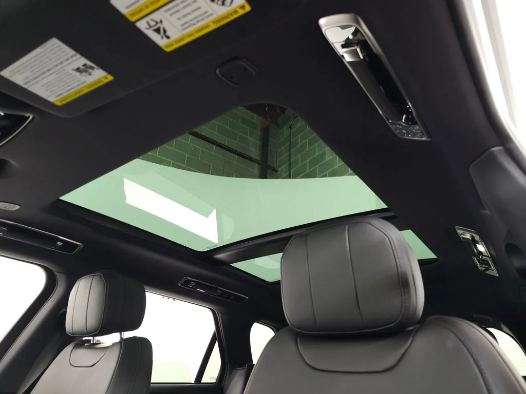 Certified Used 2025 White Land Rover Dynamic SE image 18