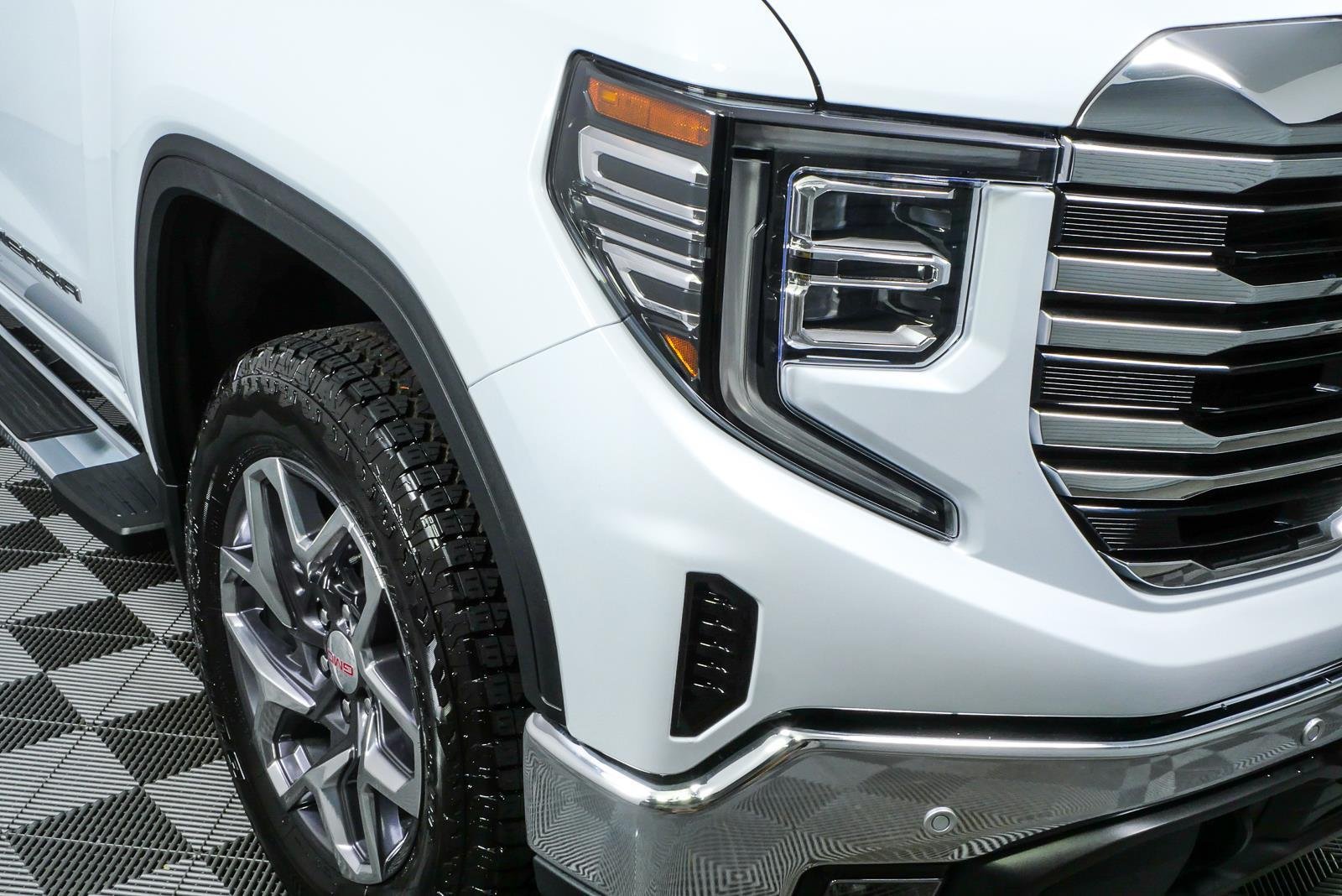 2026 GMC Sierra 1500 SLT - Photo 36