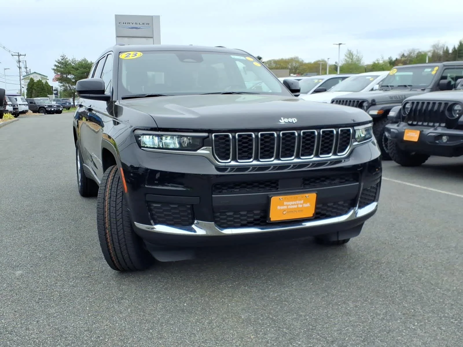 Certified Used 2023 Diamond Black Crystal Pearlcoat Jeep Laredo image 4