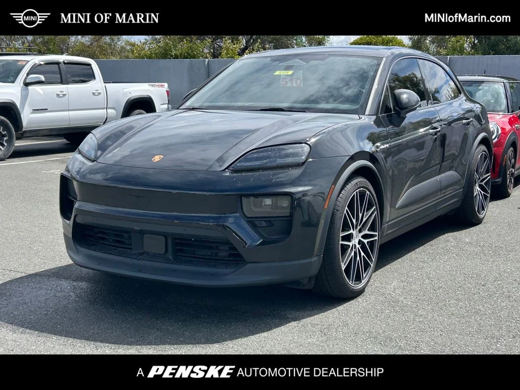 2025 Porsche Macan Macan Electric's photo