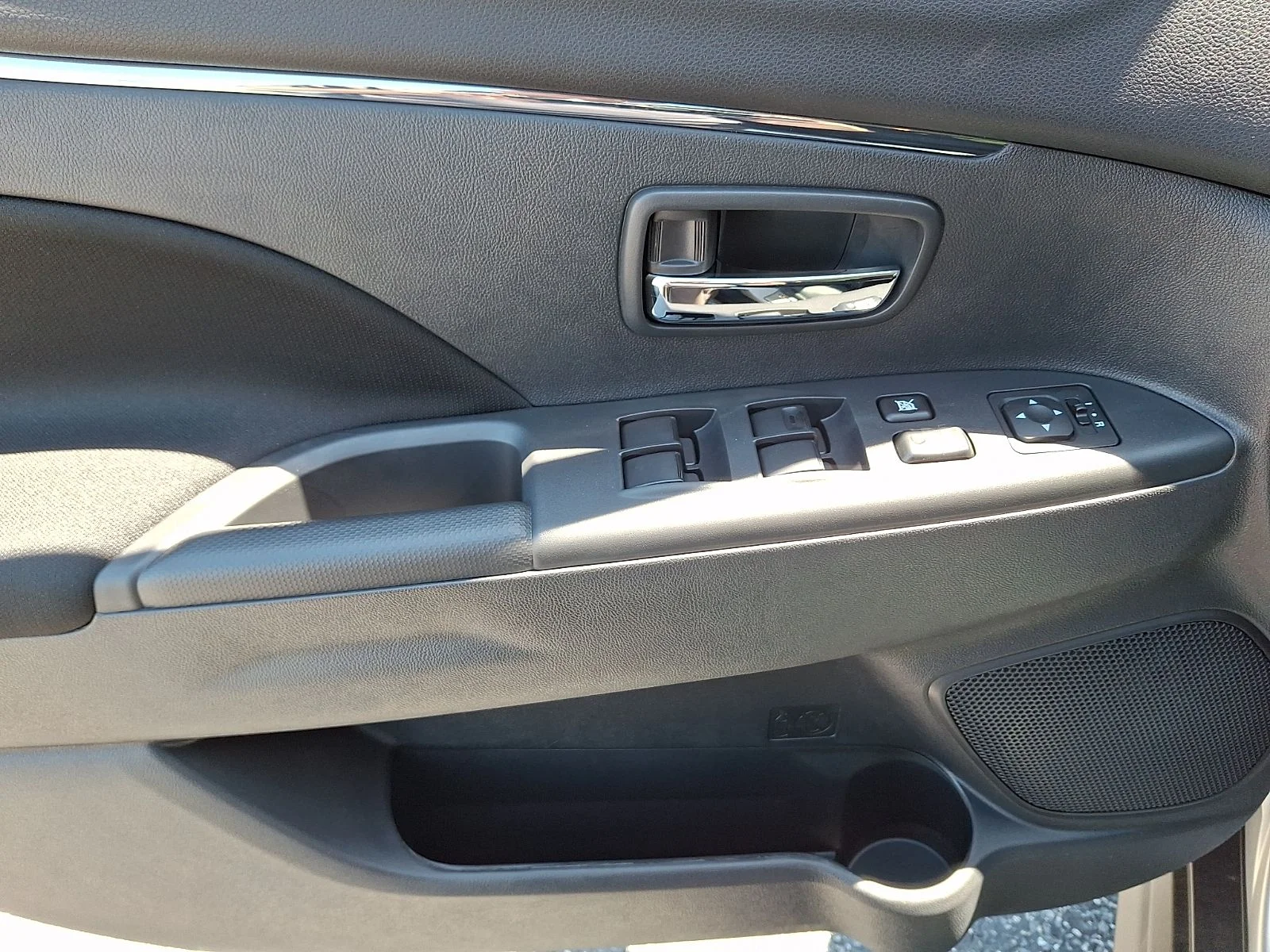 New 2026 Silver Mitsubishi 2.0 ES image 13