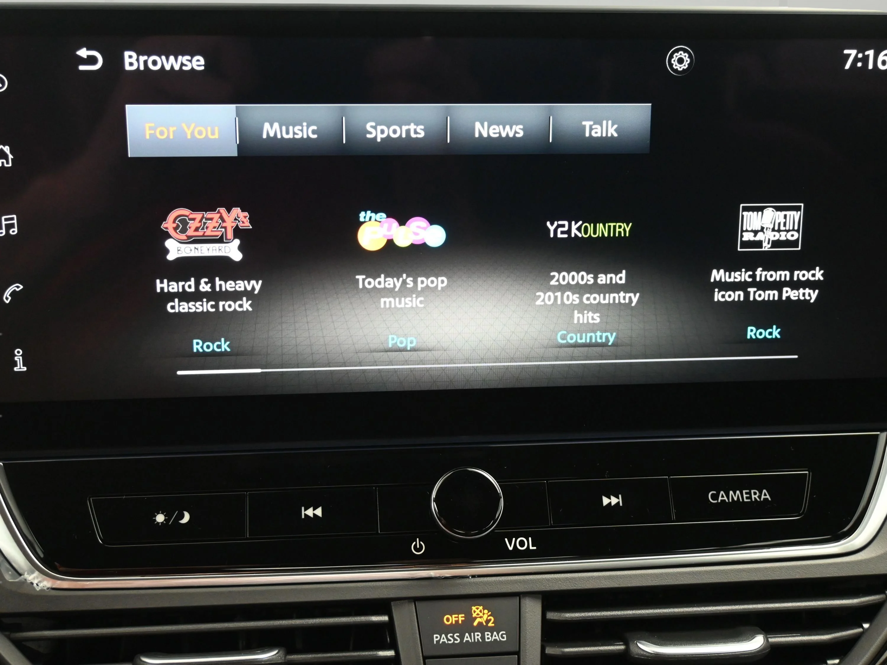 Certified Used 2025 Gray Sky Pearl Nissan SR image 16