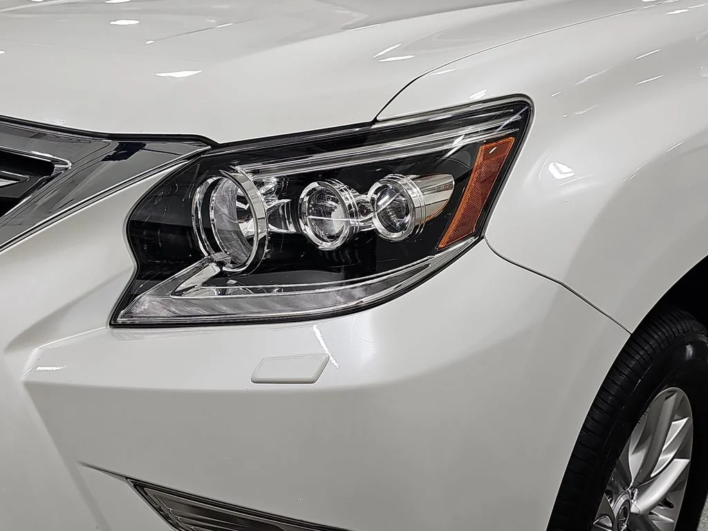 Used 2019 White Lexus 460 image 33