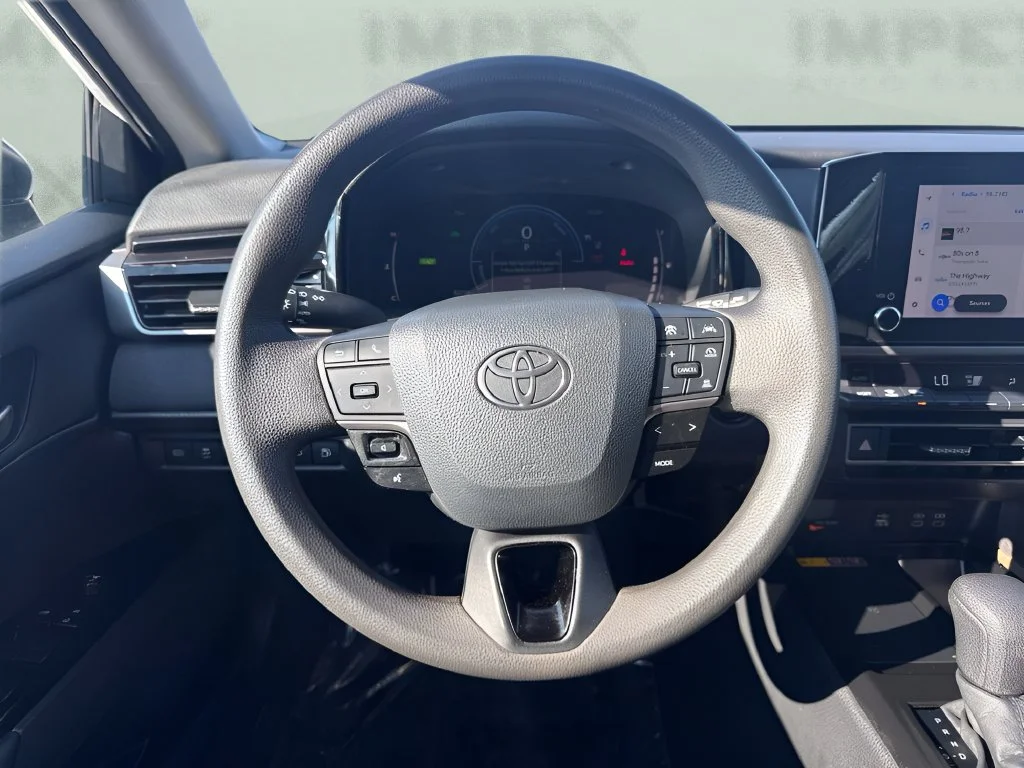 Used 2025 White Toyota LE image 12