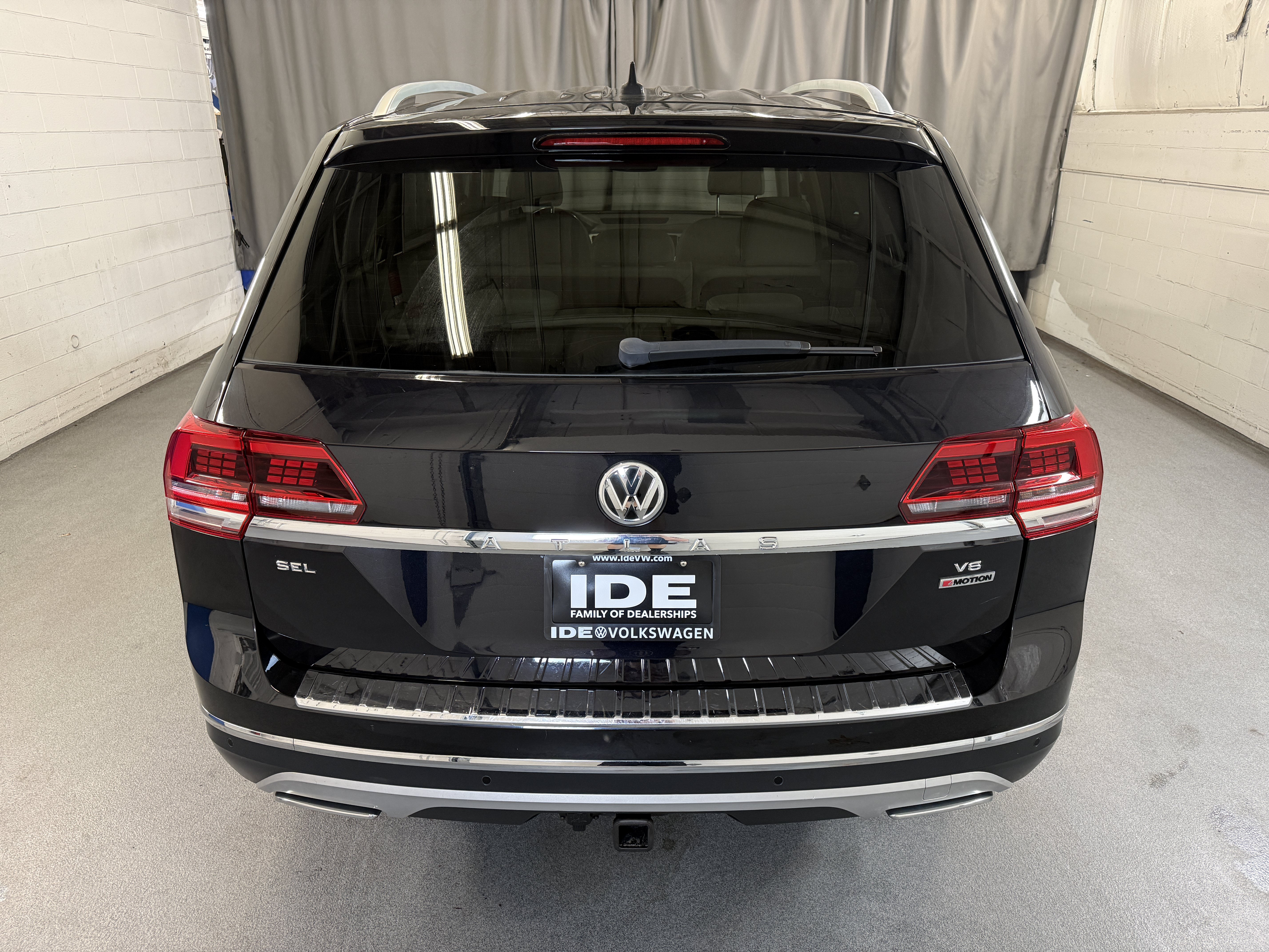 Used 2019 Deep Black Pearl Volkswagen 3.6L V6 SEL Premium image 7