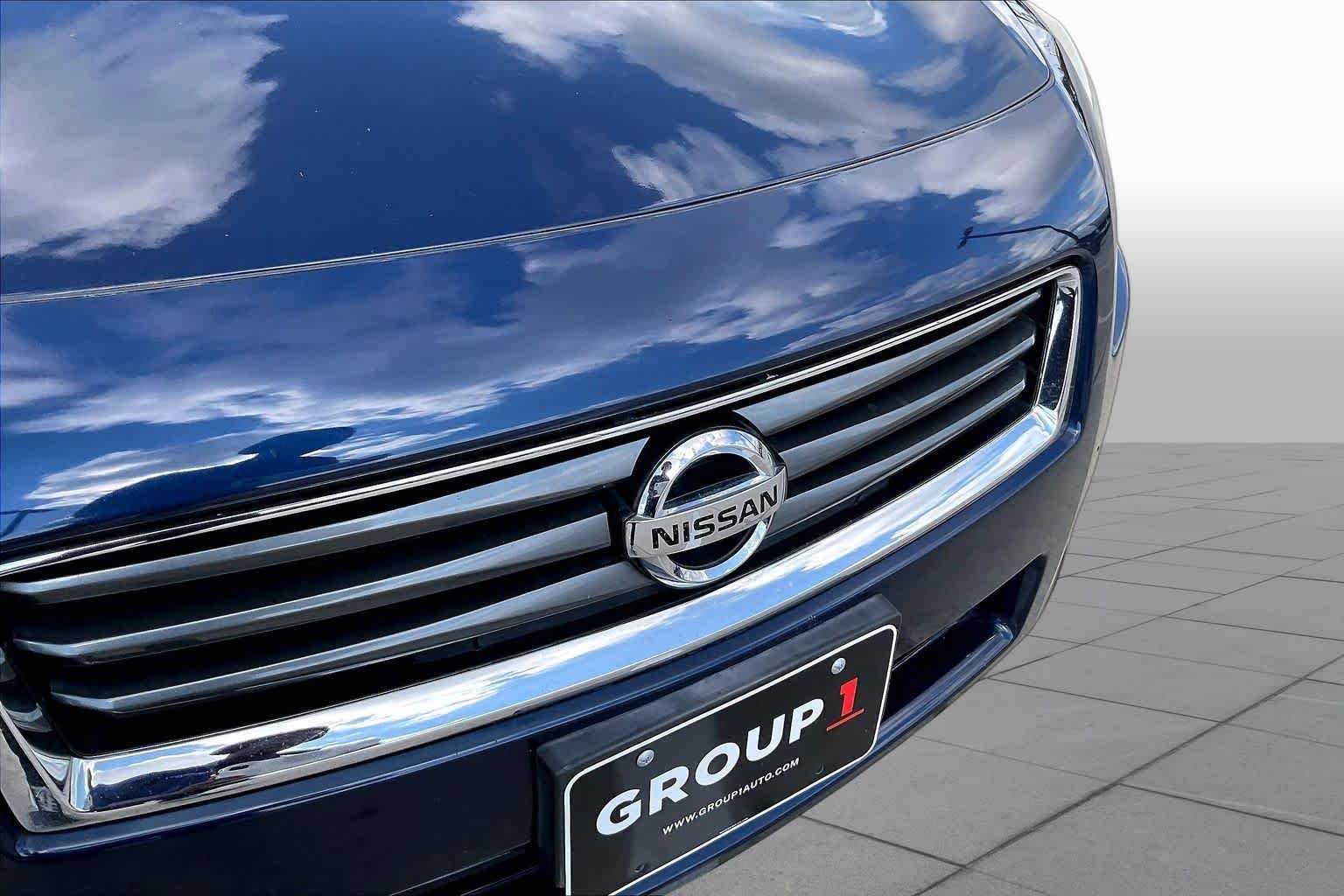 Used 2014 Navy Blue Metallic Nissan 3.5 SV w/Sport Pkg image 30