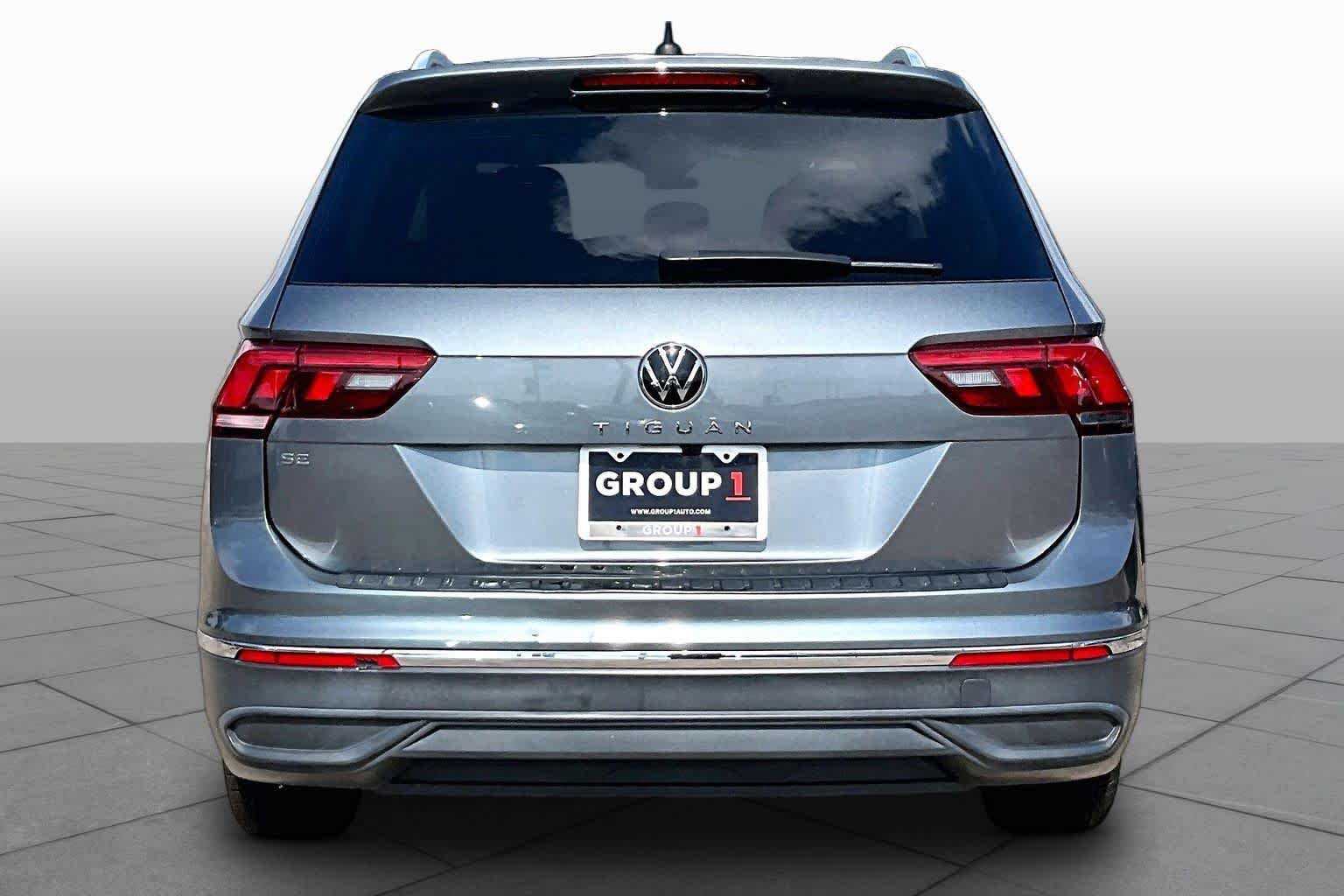 Used 2023 Platinum Gray Metallic Volkswagen SE image 5