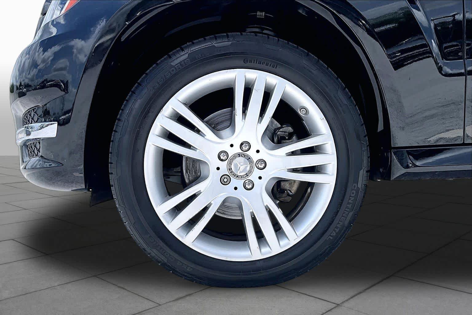 Used 2014 Obsidian Black Metallic Mercedes-Benz GLK 350 image 10