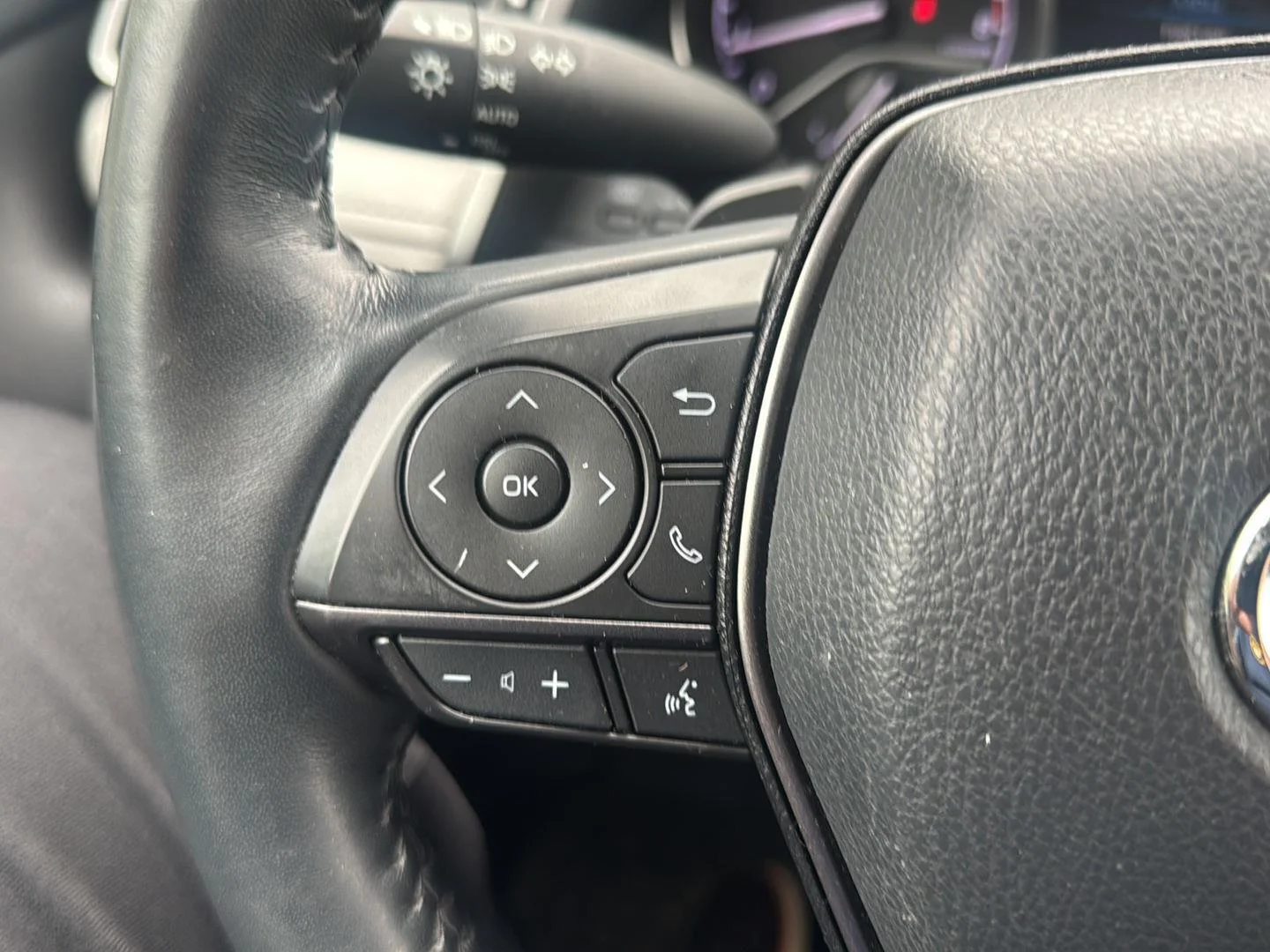 Used 2022 Celestial Silver Metallic Toyota SE image 19