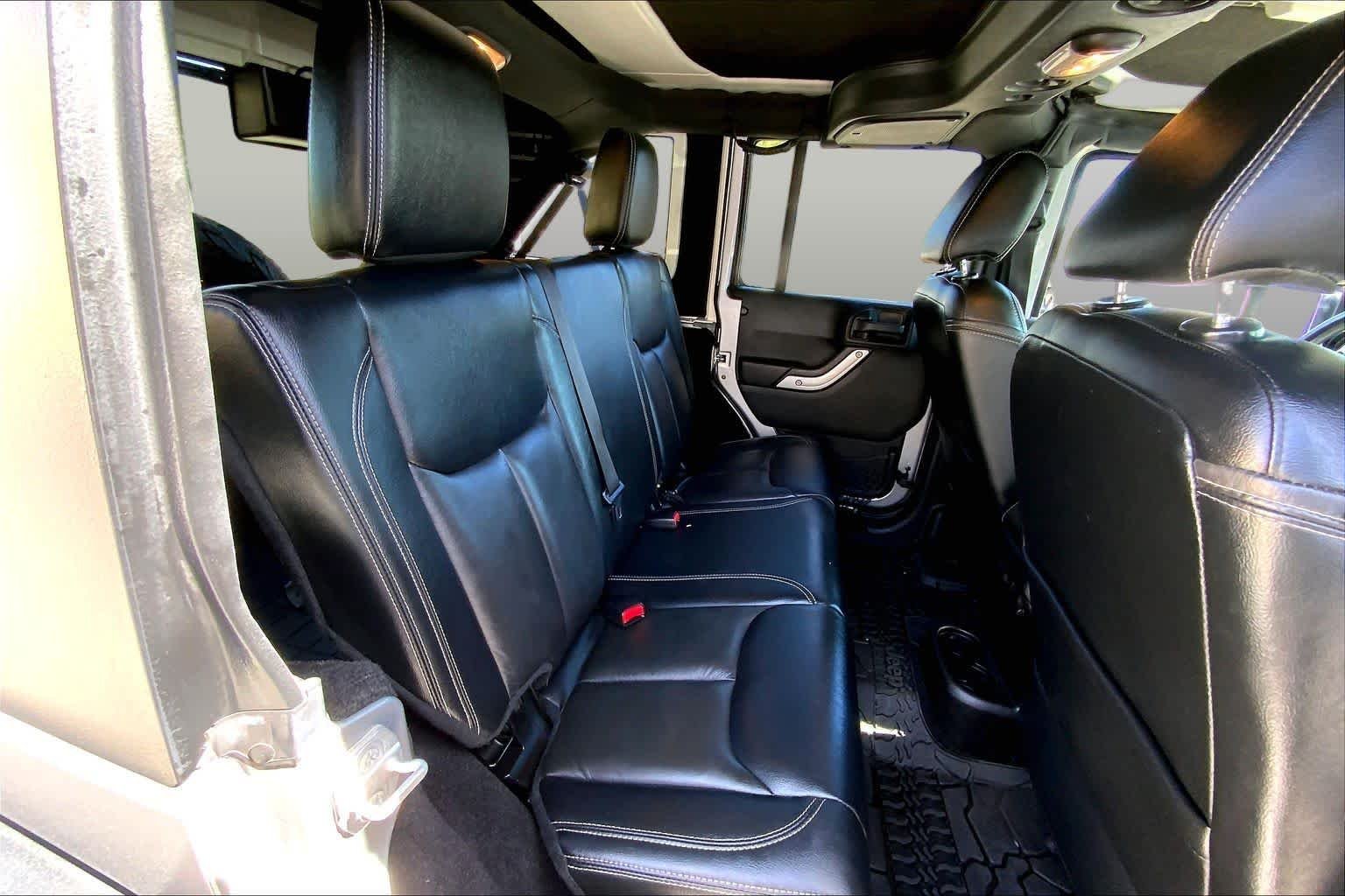 Used 2015 Billet Silver Metallic Clearcoat Jeep Rubicon Hard Rock image 19