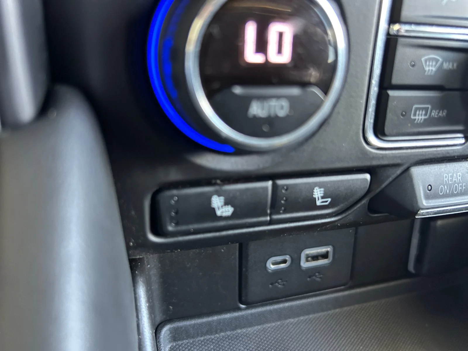Used 2022 Summit White Chevrolet Z71 image 21