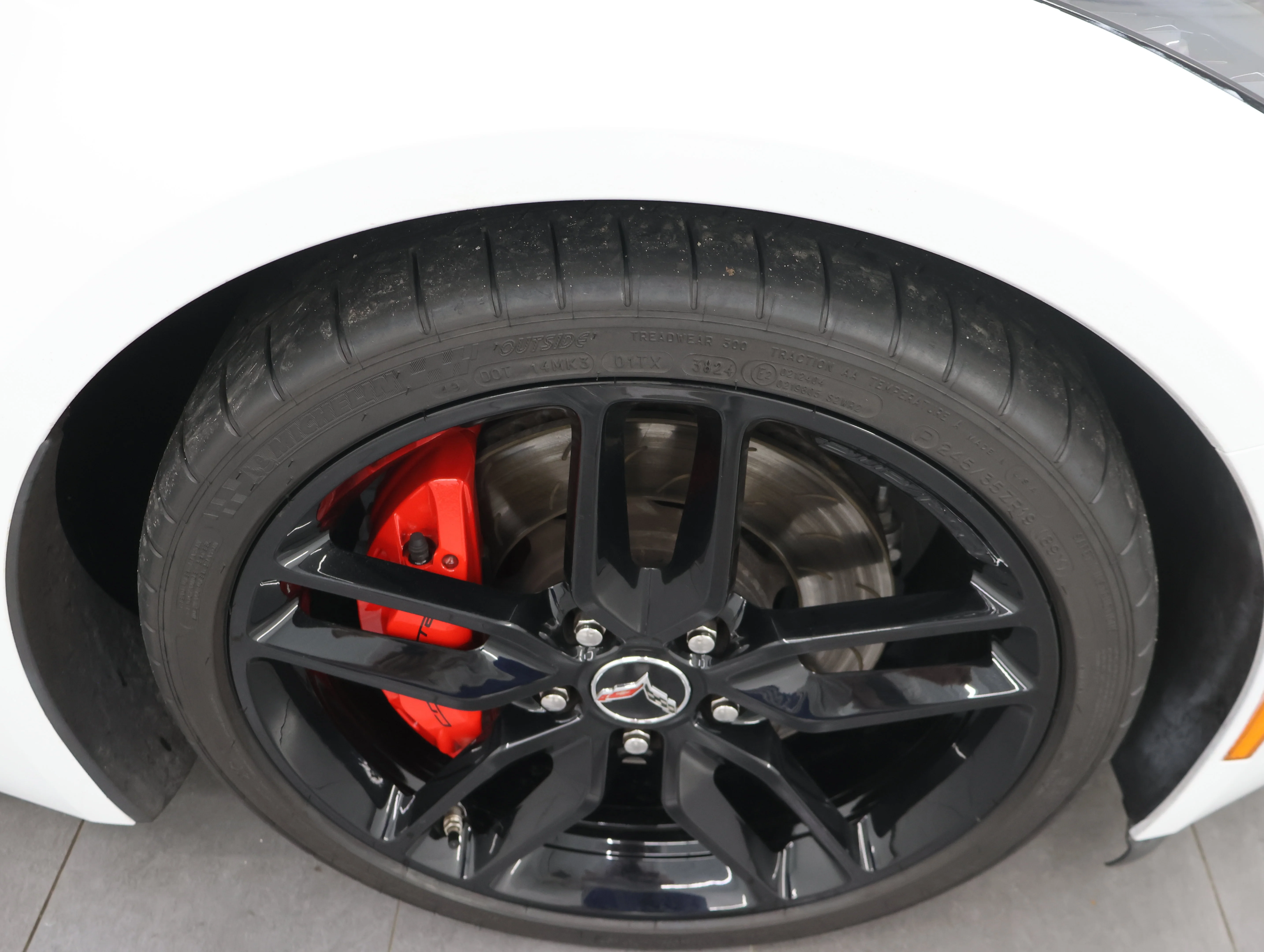 Used 2015 Arctic White Chevrolet Stingray Z51 image 3