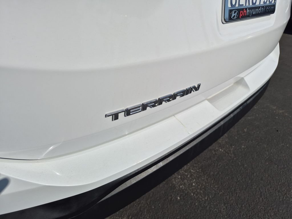 Used 2018 White GMC SLE image 10