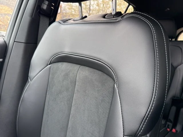 New 2026 Bright White Clear-Coat Exterior Paint Jeep Altitude image 48