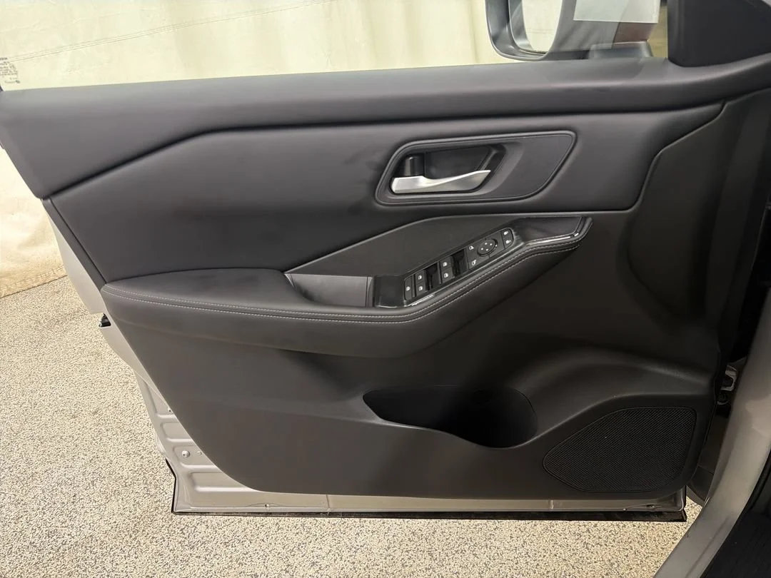 2025 Nissan Rogue SV - Photo 17