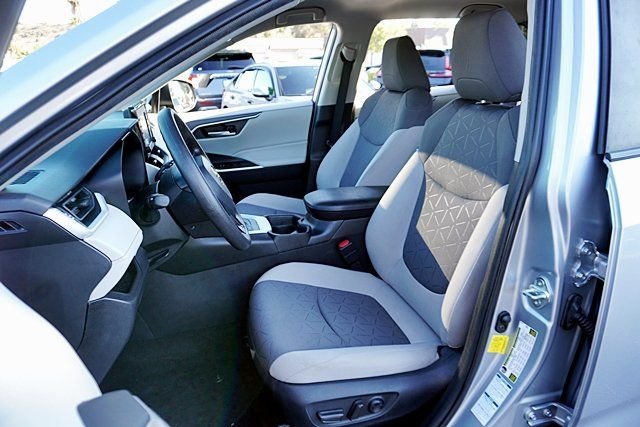 Used 2021 Silver Toyota XLE image 16