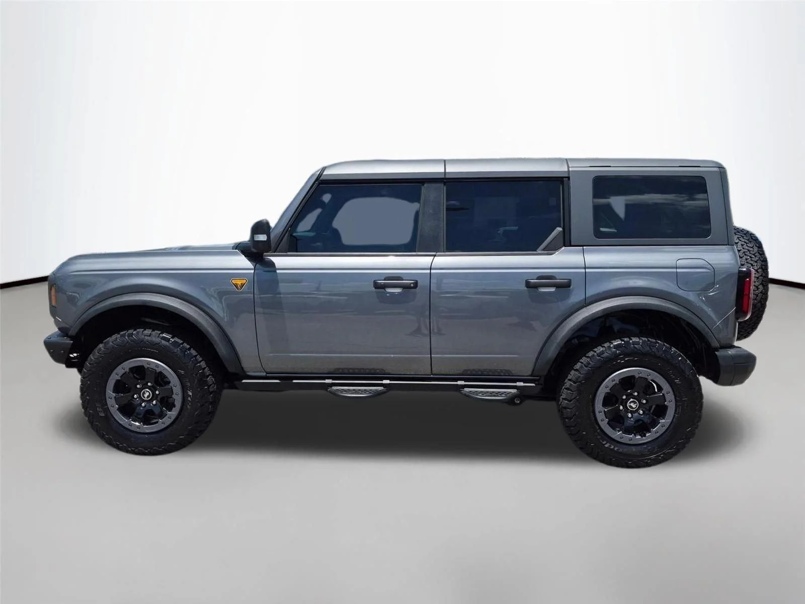 Used 2022 Carbonized Gray Metallic Ford Badlands image 8