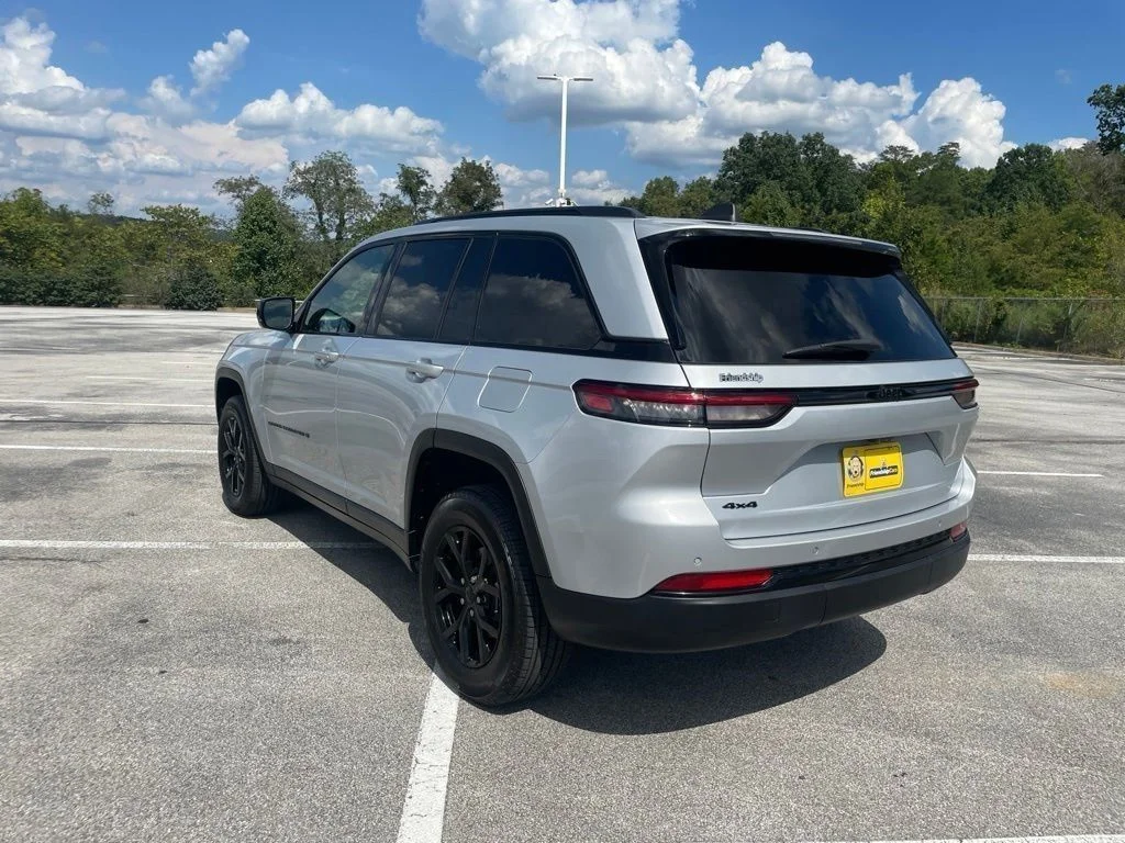 Used 2025 Silver Jeep Altitude image 3