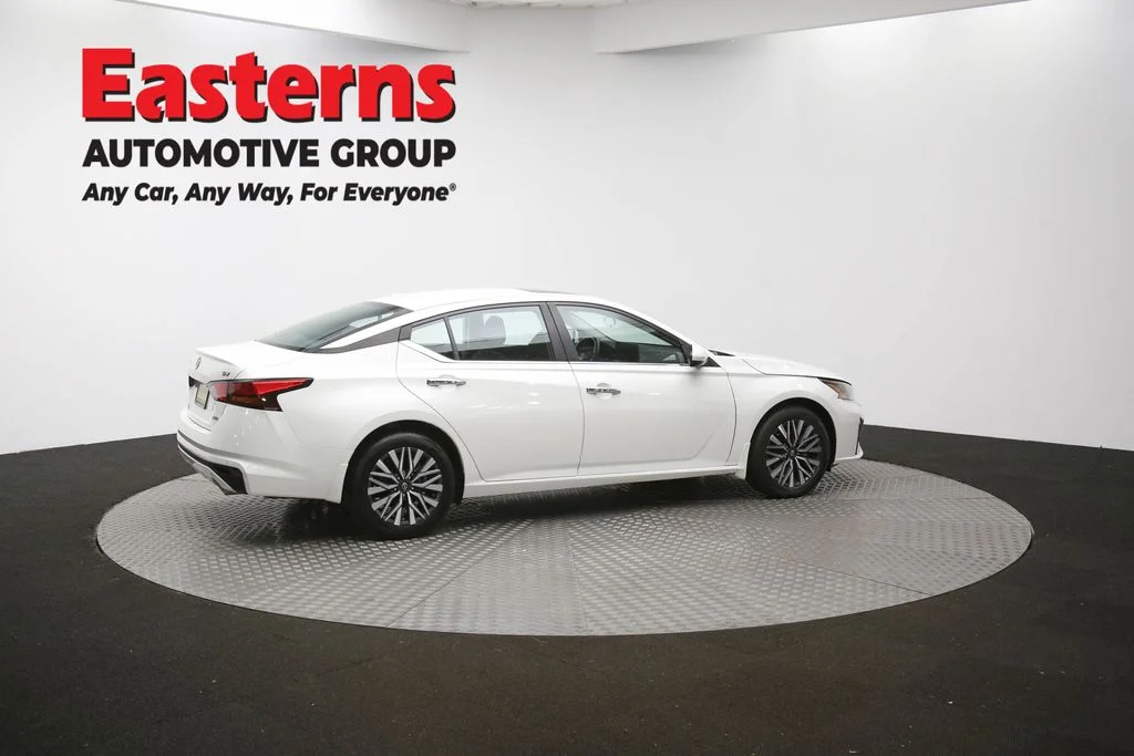 Used 2024 White Nissan 2.5 SV image 43
