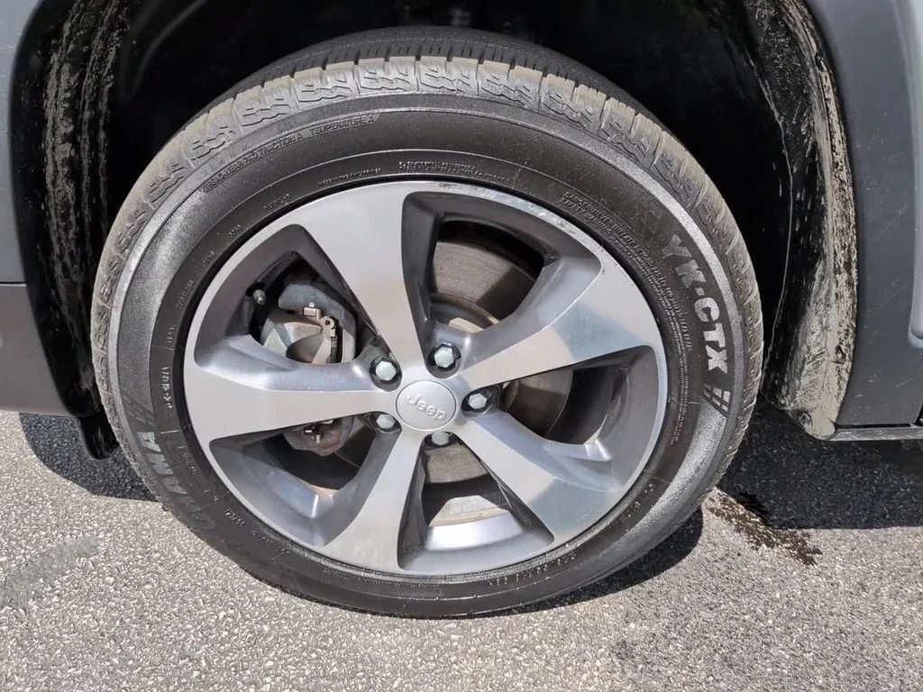Used 2020 Gray Jeep Limited image 10