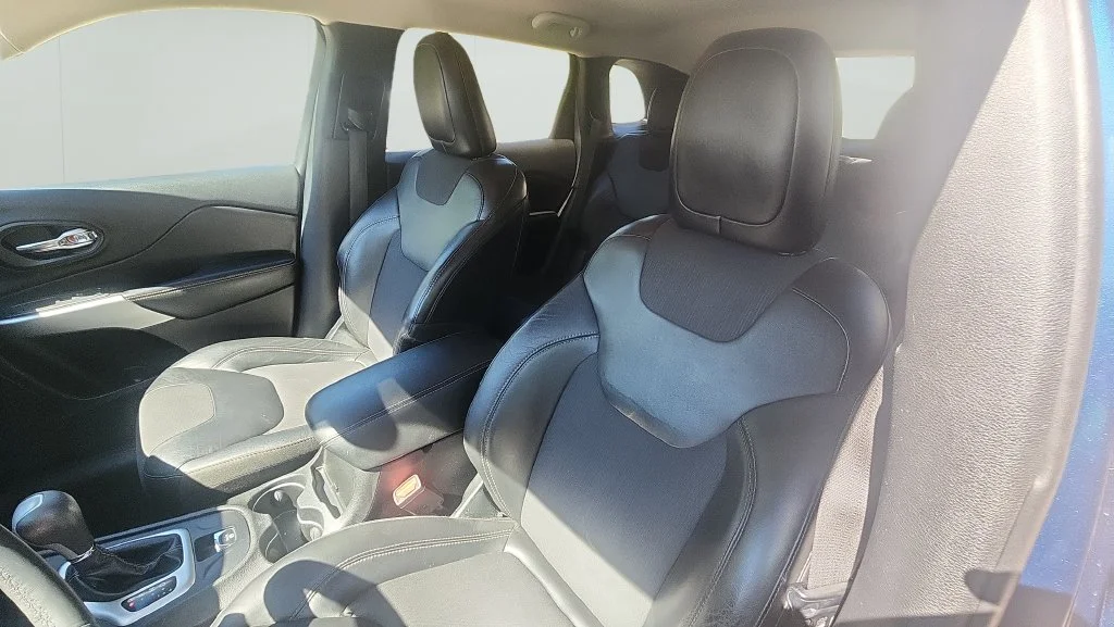 Used 2018 Blue Jeep Latitude Plus image 15