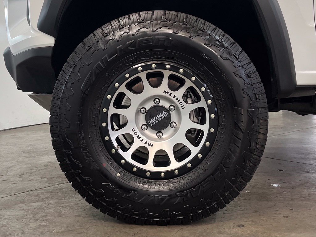 Used 2025 White Chevrolet ZR2 image 14