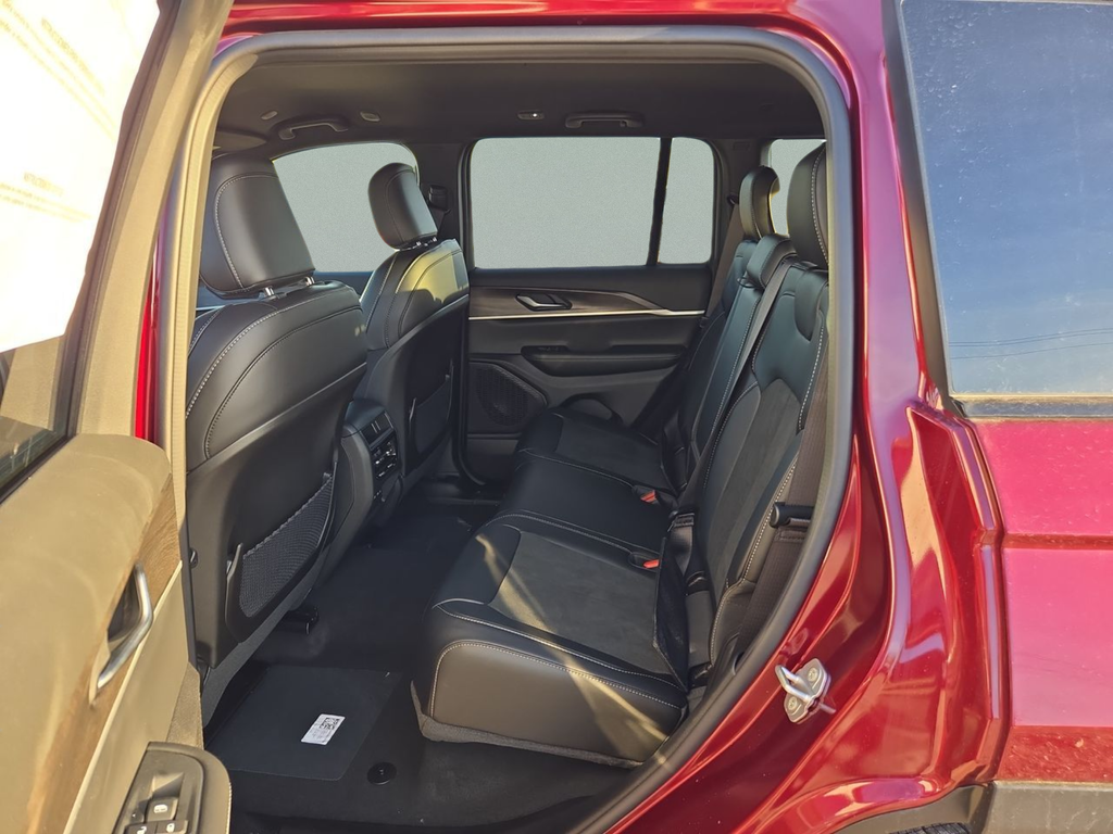 New 2026 Velvet Red Pearl-Coat Exterior Paint Jeep Altitude image 25