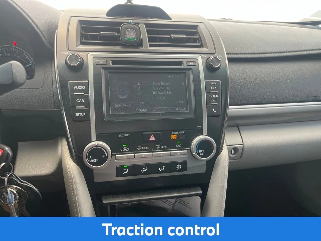 Used 2014 Green Toyota LE image 4