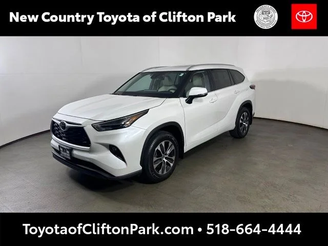 Used 2025 Beige Toyota XLE image 7