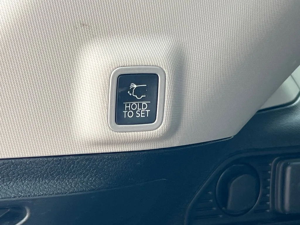 Used 2023 White Jeep Limited image 40