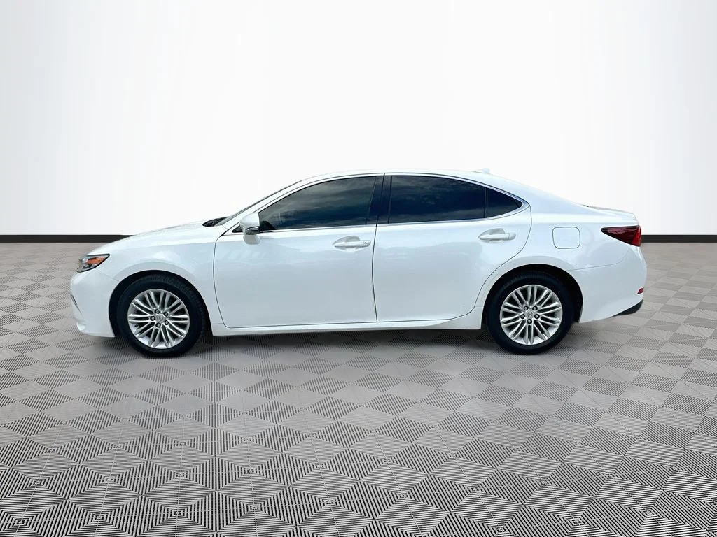 Used 2016 White Lexus 350 image 4